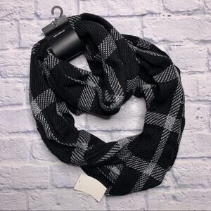 Modena Plaid Infinity Scarf in Black/White